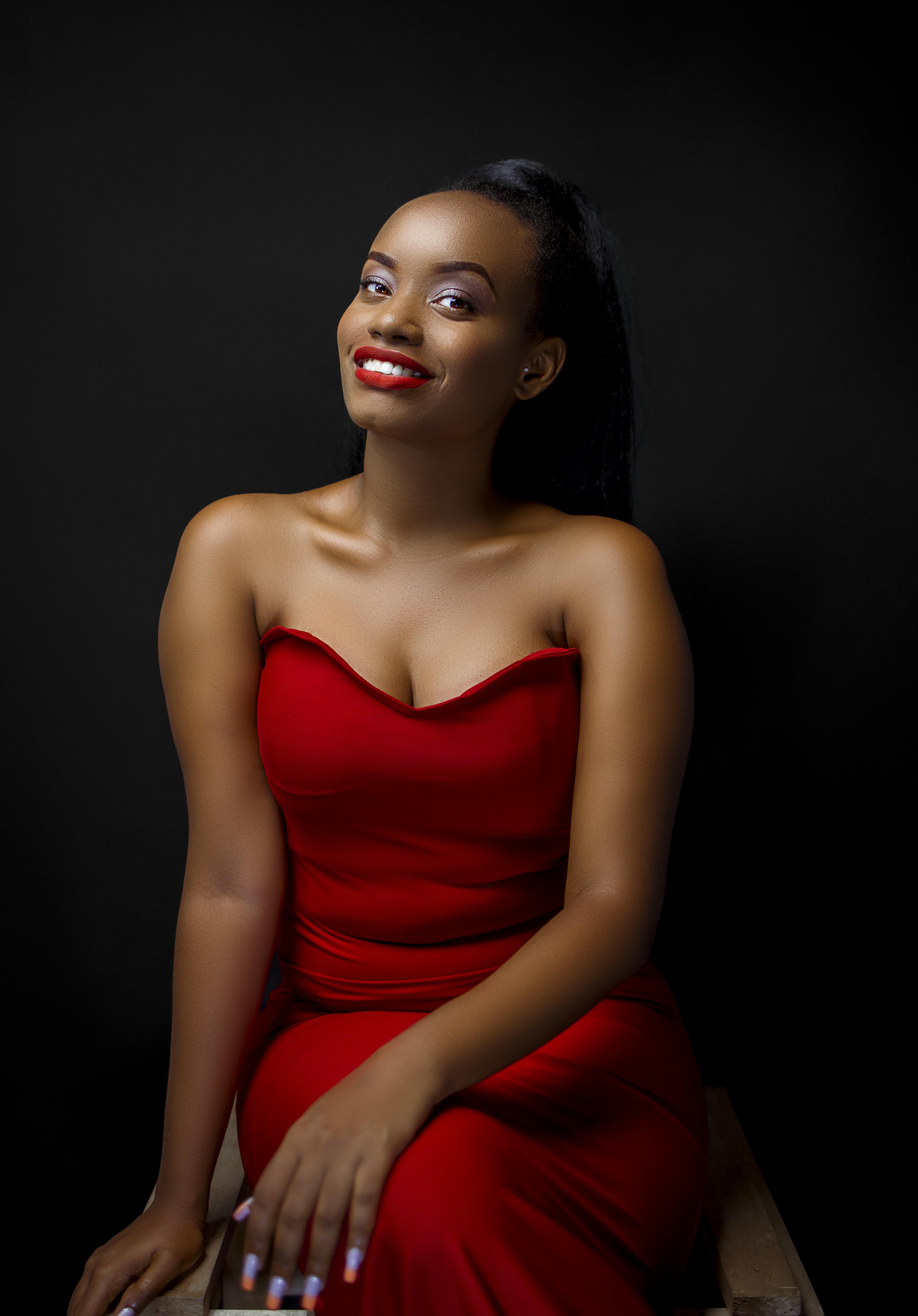 《夜色机甲礼赞》海报