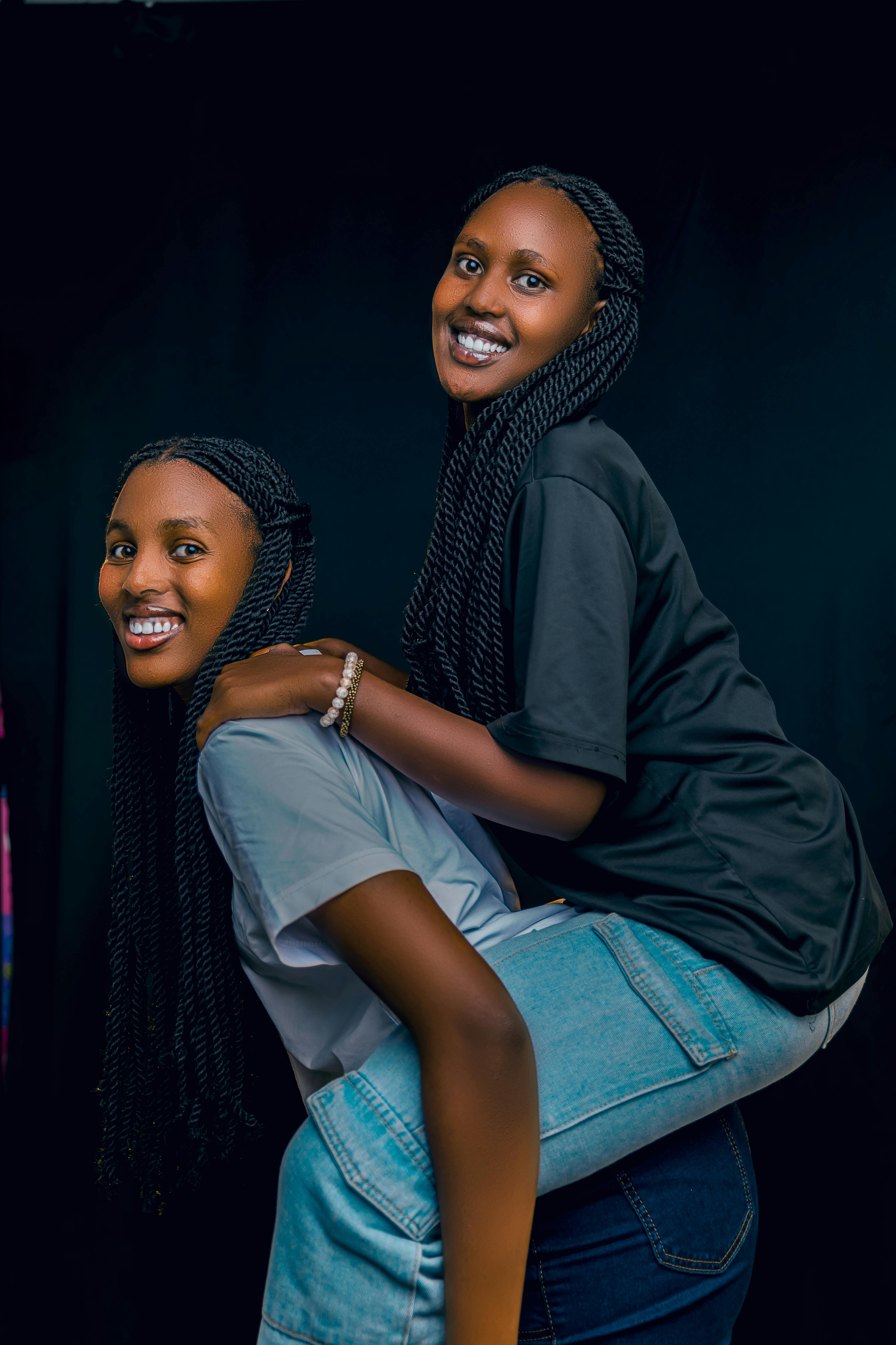 《极光图书馆》海报